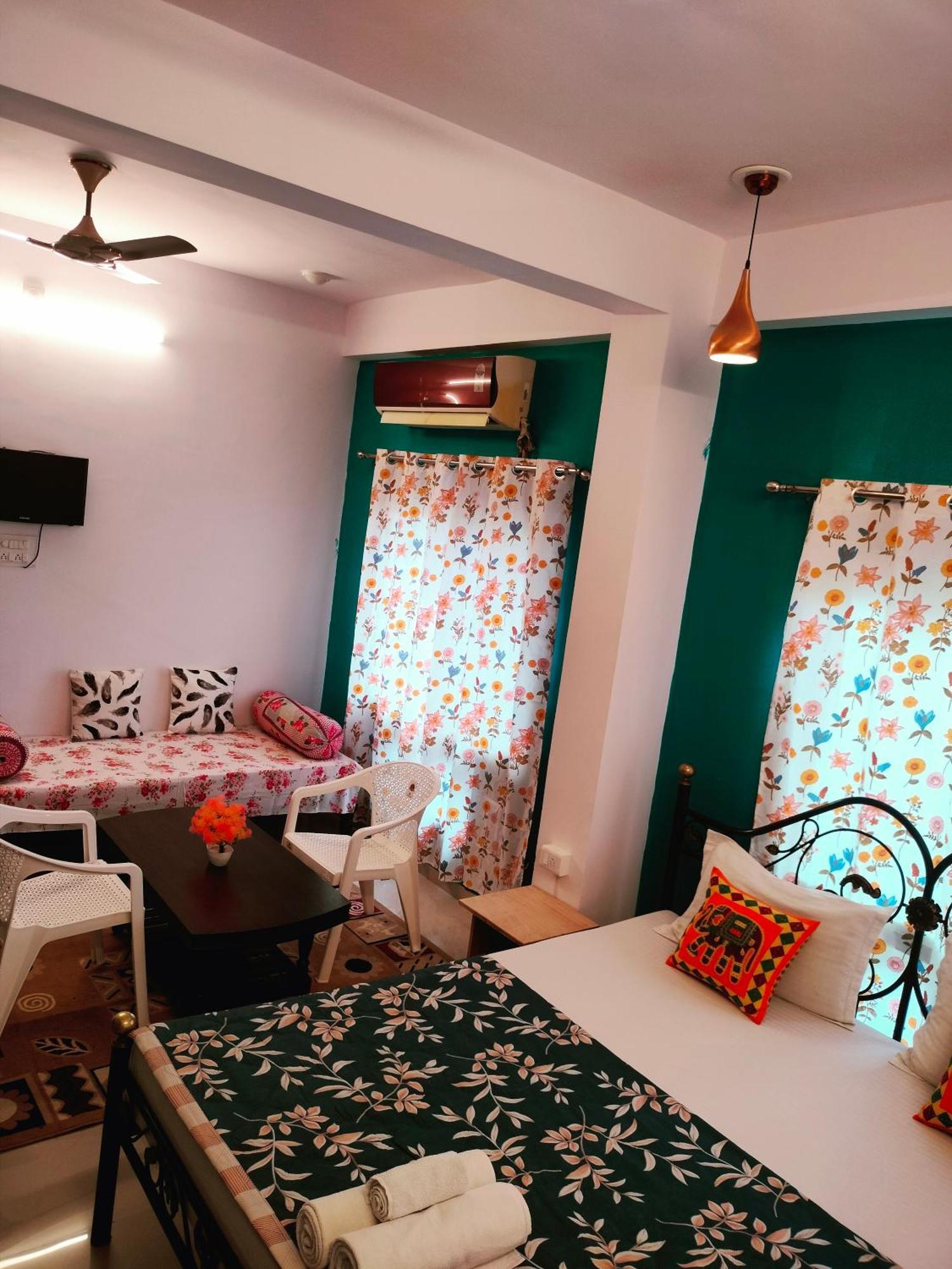 Krishna Stay Guest House Udajpur Pokoj fotografie